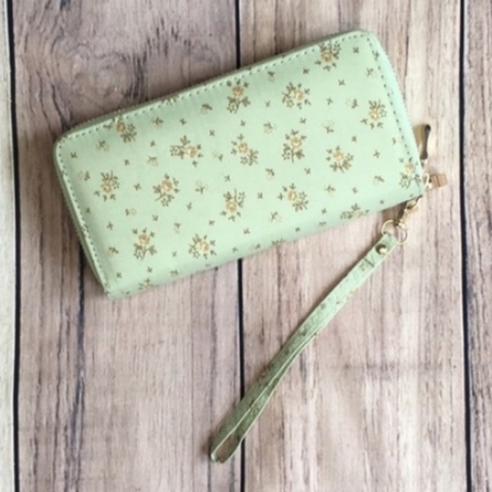 New! Vintage Floral Print Zip Up Fabric Wallet - Pastel Light Green